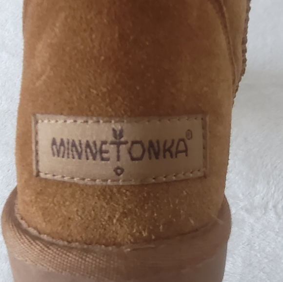 MINNETONKA BOOTS - Picture 9 of 11